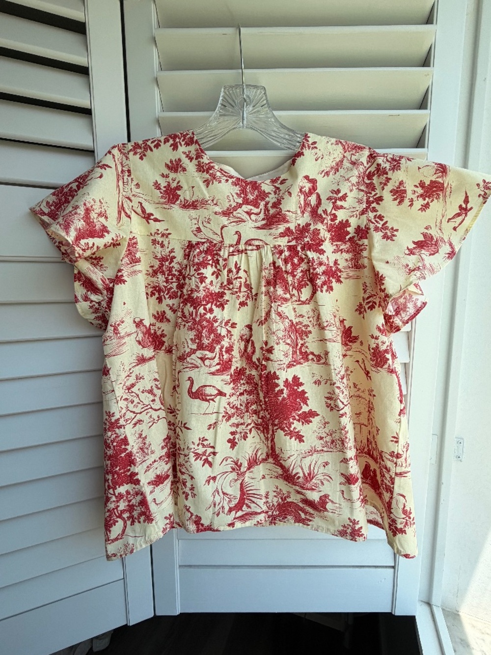 Toile butter yellow and cranberry short sleeve top